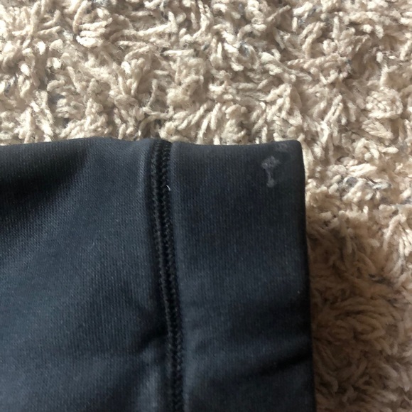 Black Under Armour sweatshirt - Picture 3 of 3